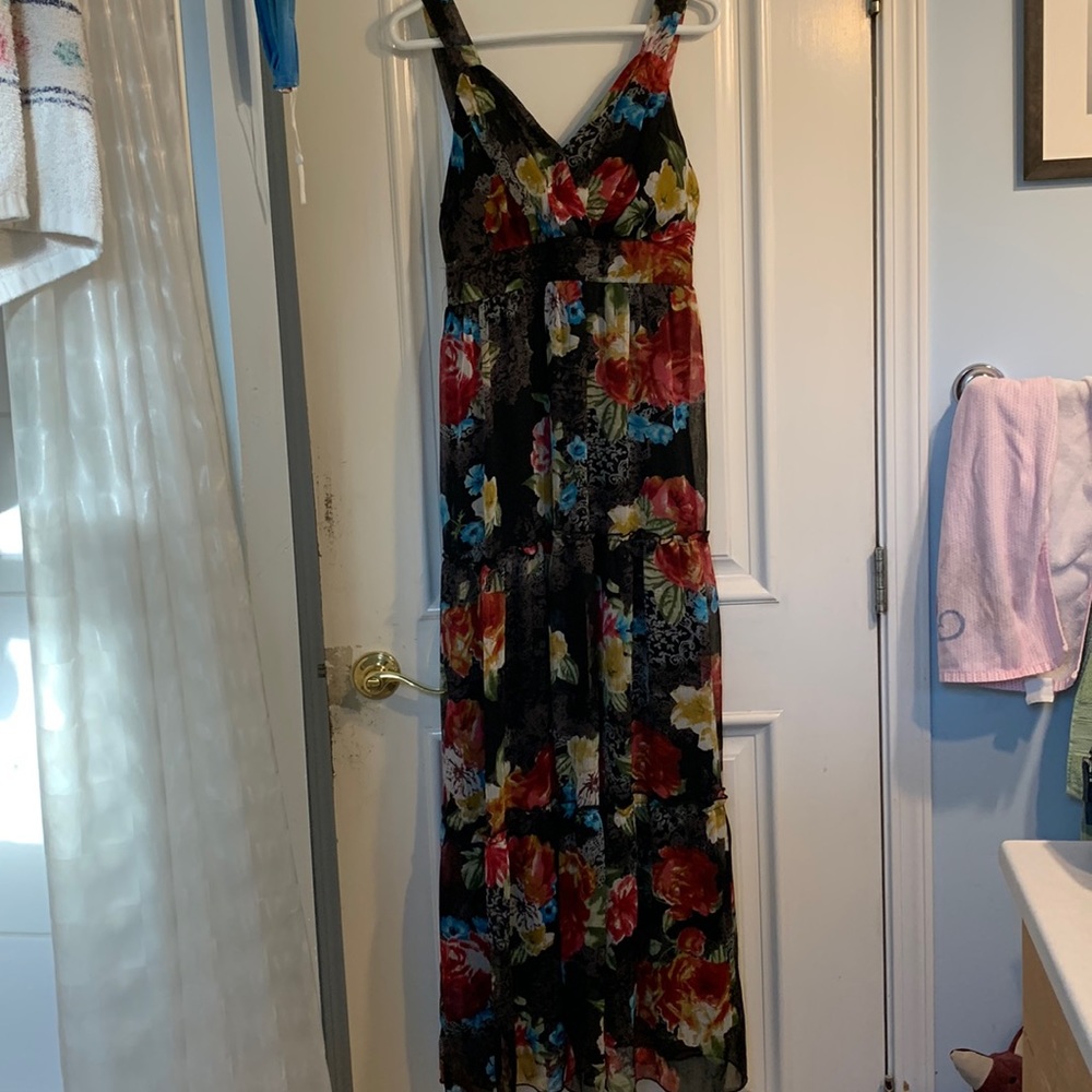Floral Maxi Dress with V-Neck in Black